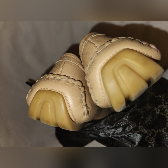 Women's Gucci Shoes - Picture 7 of 11